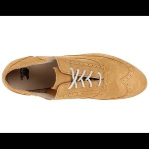 Size 8 camel suede Sorel Derby shoes